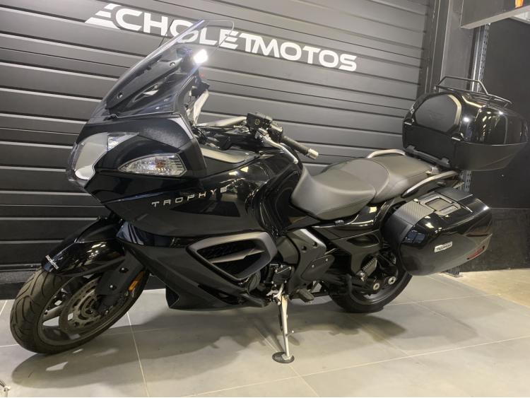 TRIUMPH TROPHY 1200 SE 