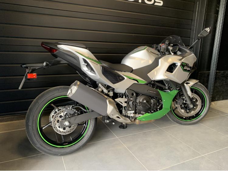 KAWASAKI Ninja 7 Hybrid 