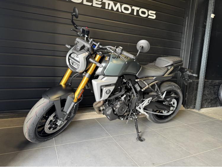 SUZUKI GSX-8T 