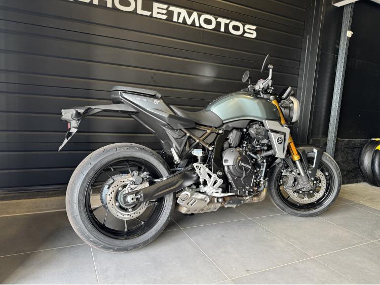 SUZUKI GSX-8T 