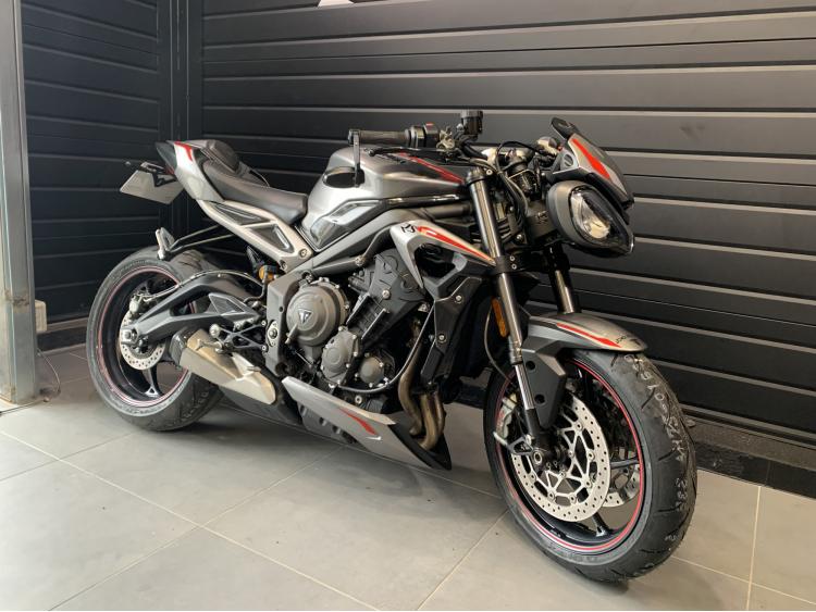 TRIUMPH STREET TRIPLE 765 RS 